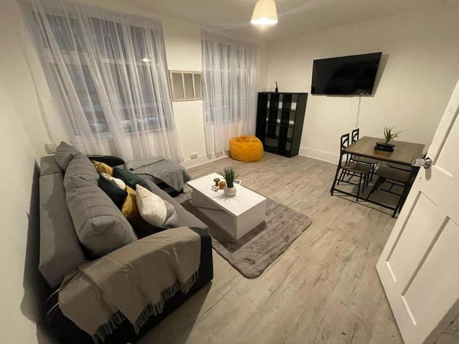 Comfy 2 Bedroom On Tower Bridge London Exterior photo
