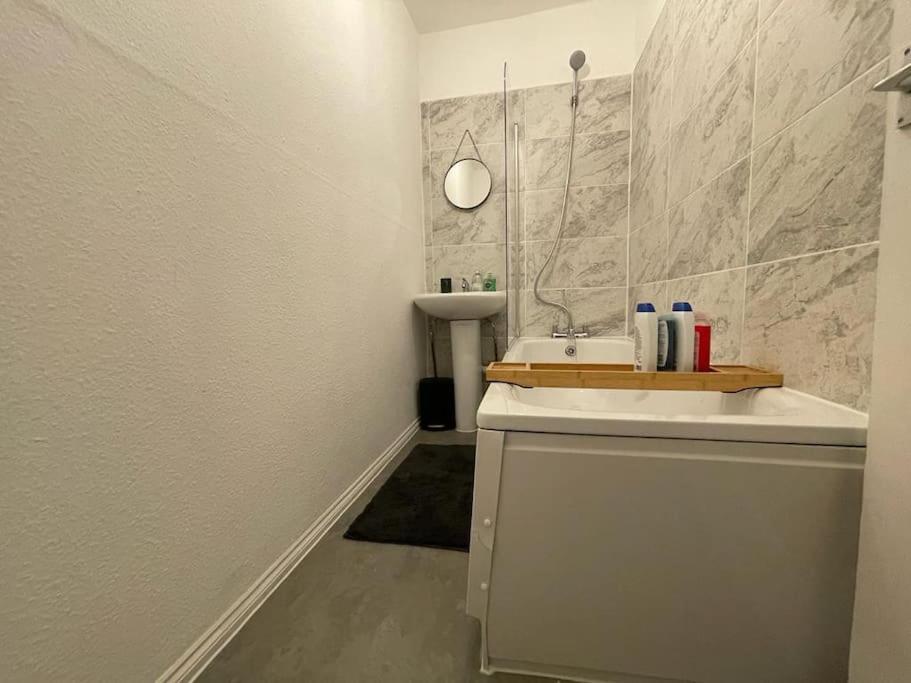 Comfy 2 Bedroom On Tower Bridge London Exterior photo